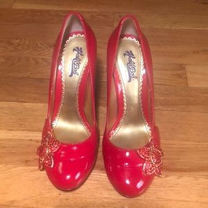 NEW Hale Bob size 6 red heels
